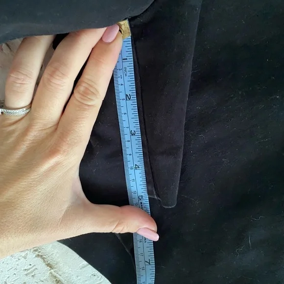 Isaac Mizrahi Black Women's Tailored Shorts size 10 - Picture 3 of 5